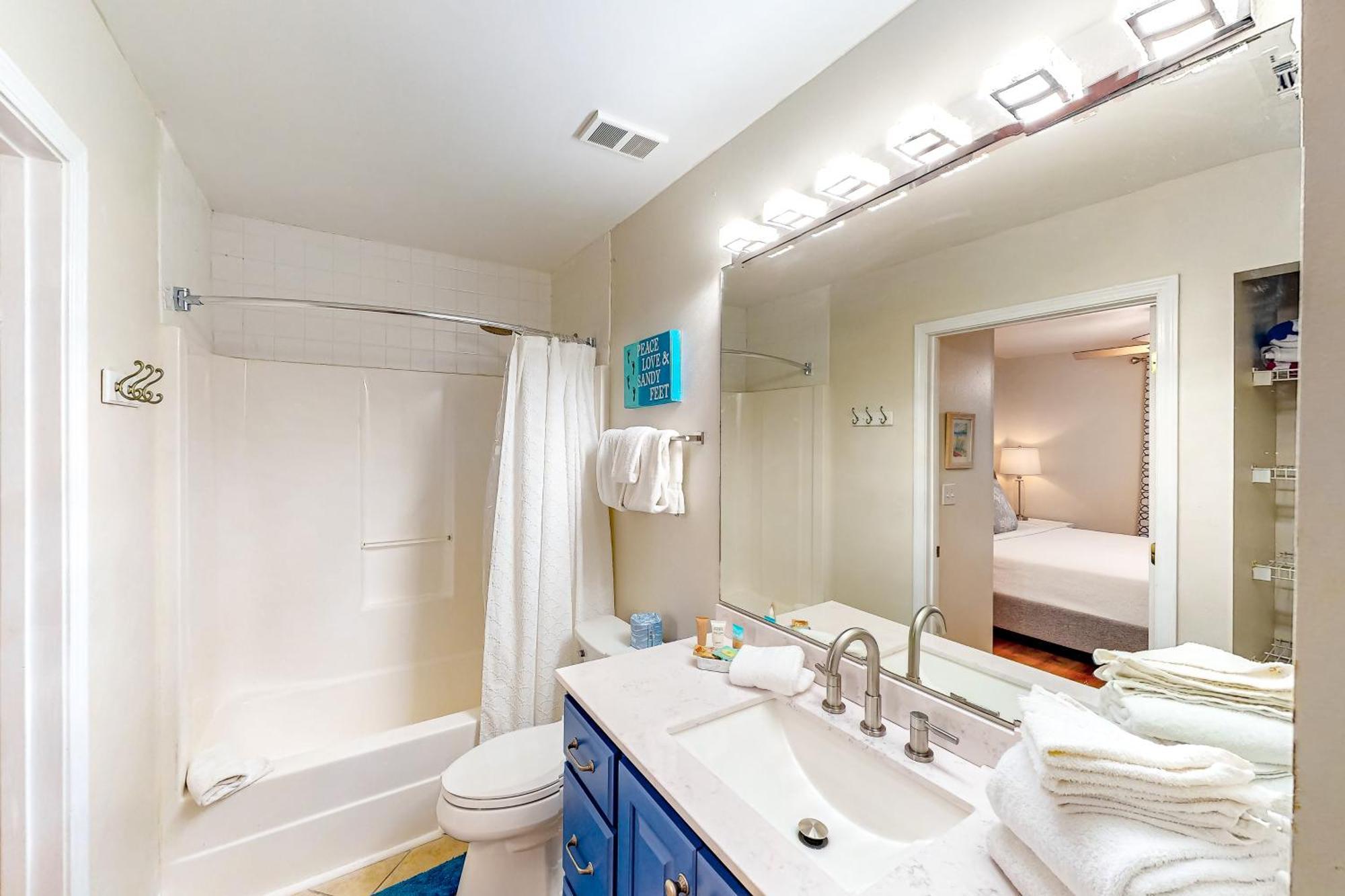 Grand Caribbean Apartment Pensacola Room photo